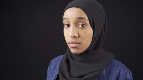 Portrait-of-Muslim-young-woman-in-African-hijab.